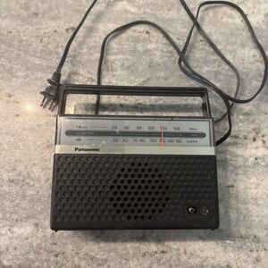 Vintage Panasonic RF-565 AM/FM Portable Radio Corded Tested Works Antenna